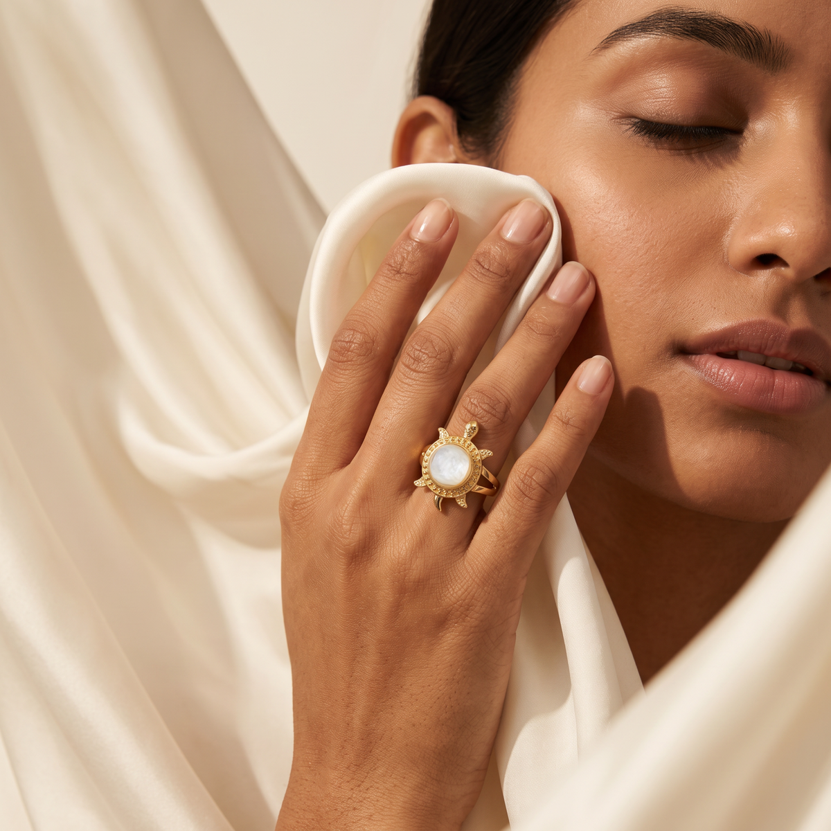 Batu Tortoise Ring | Mother of Pearl